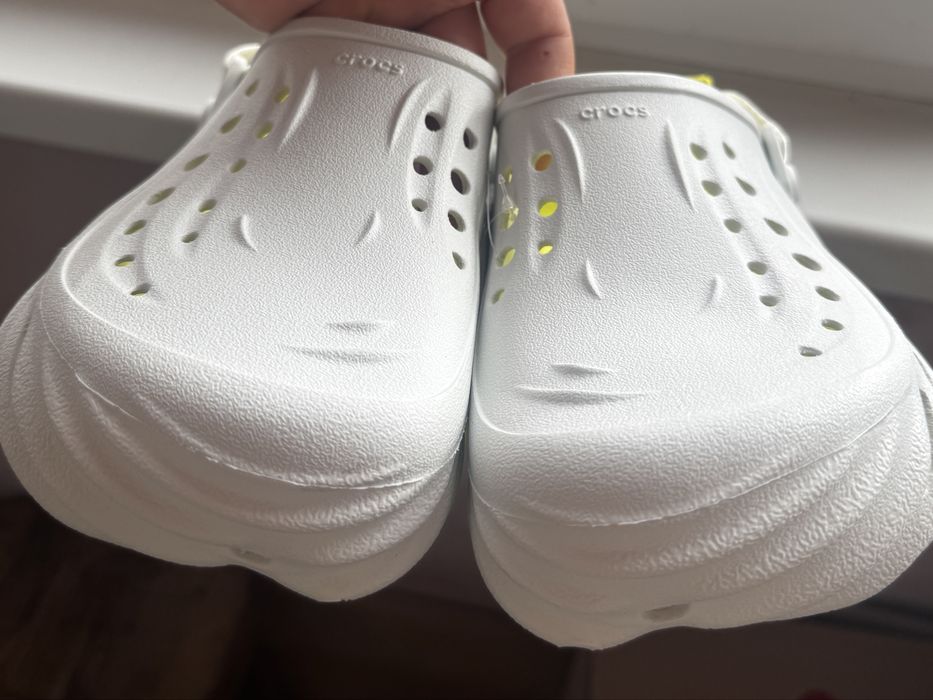 Нові оригінальні Crocs Echo Clog 207937-1N