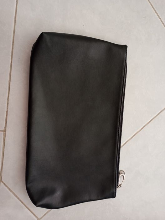 Pochete preta de senhora