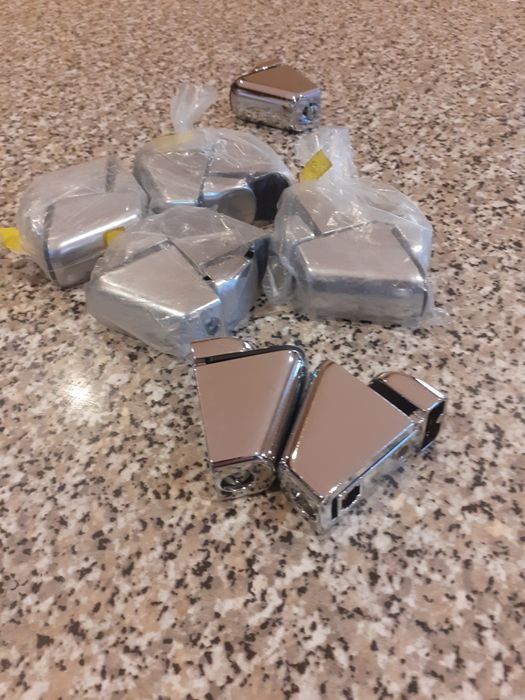 Suportes  pelicano  para parteleiras