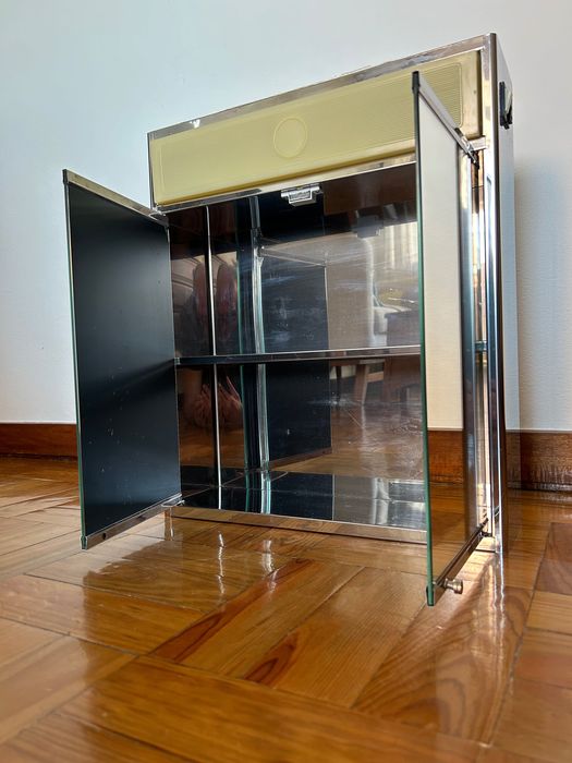 Armário de parede para casda de banho com espelho e luz