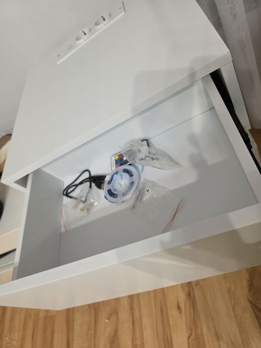 Szafka, nakastlik led z gniazdkami