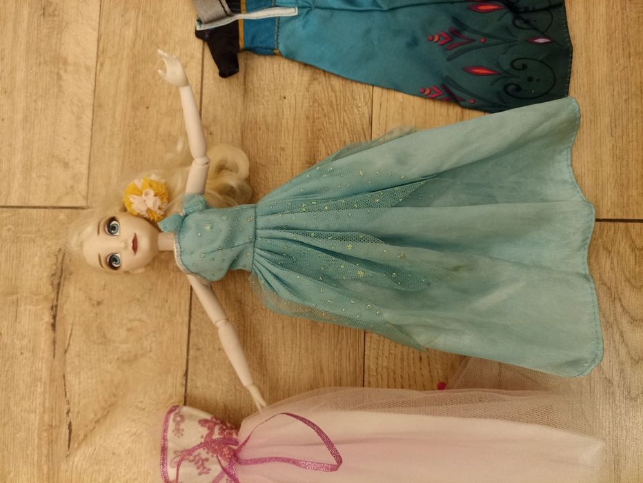 Кукла-принцесса Disney Princess Эльза из м/ф Ледяное сердце + 3 платья