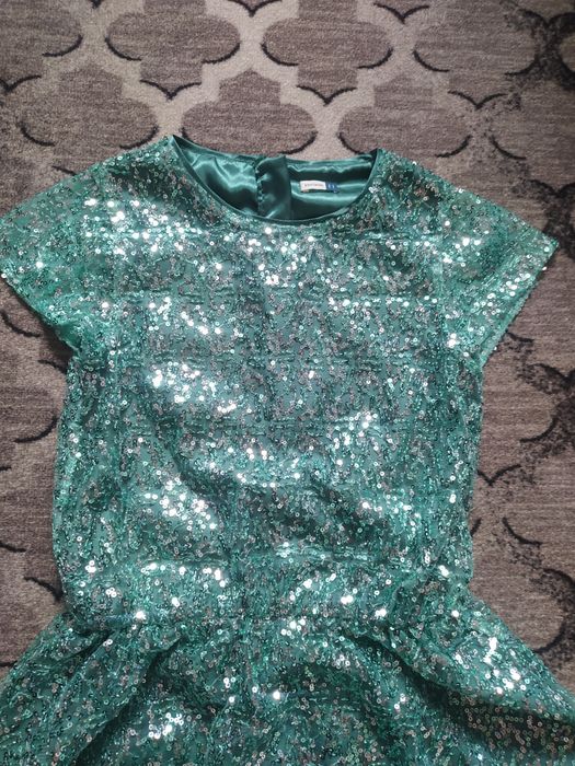 Sukienka śliczna cekinowa z krótkim rękawem galowa John Lewis