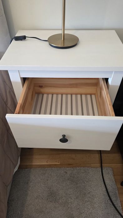 1 mesa  de cabeceira - HEMNES, ikes
