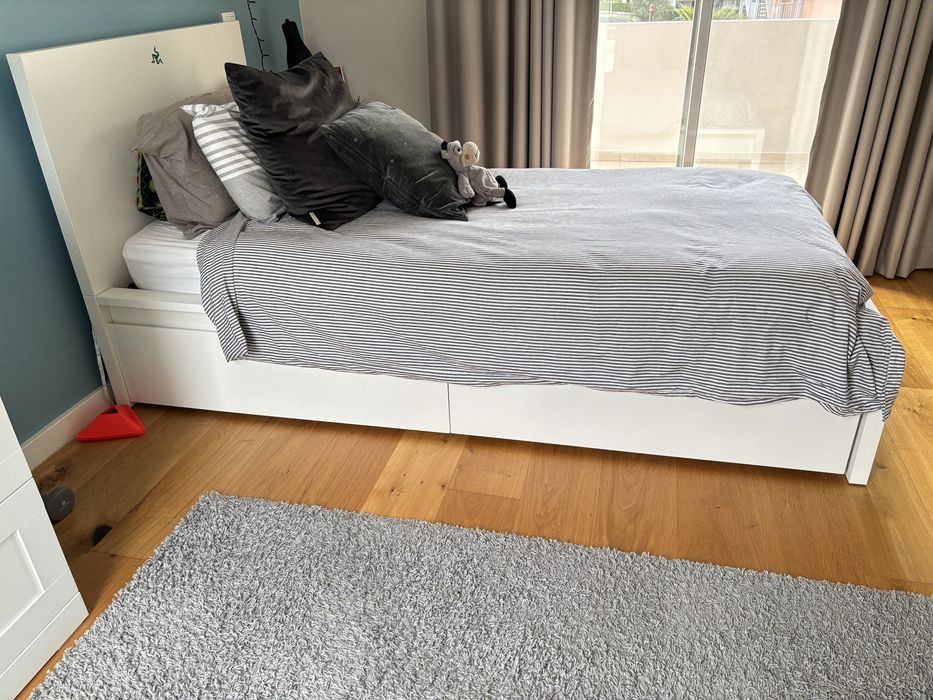 Cama com 2 gavetas