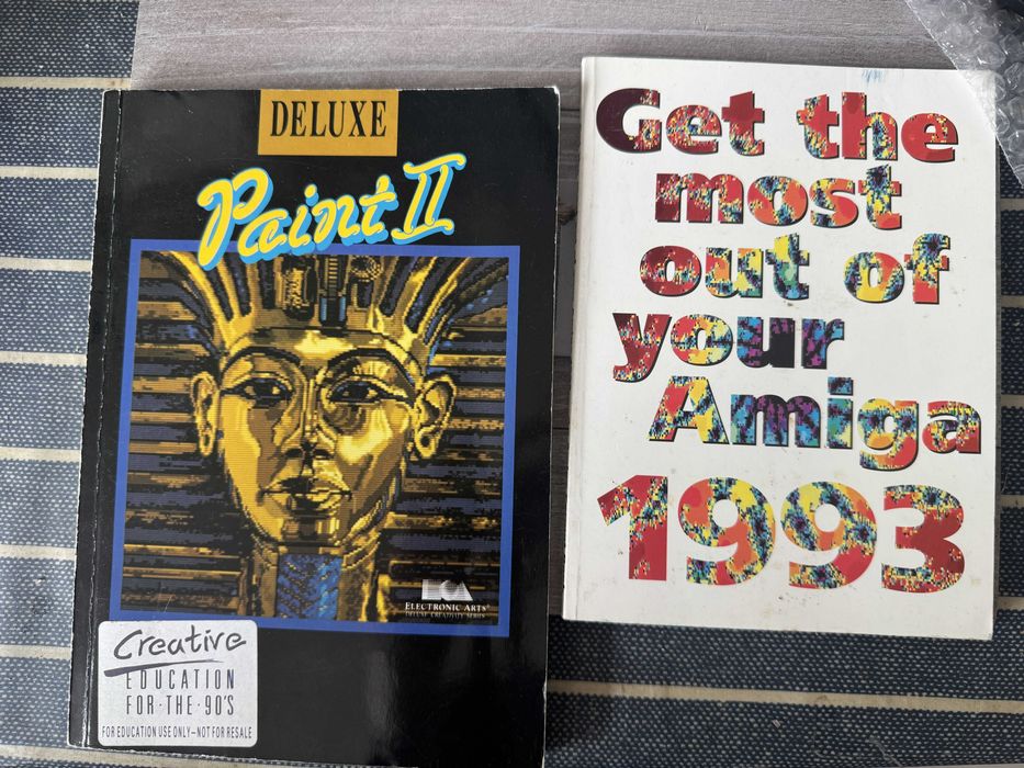 Amiga delux pain II oraz instrukcja Amiga. Dwie ksiązki UK
