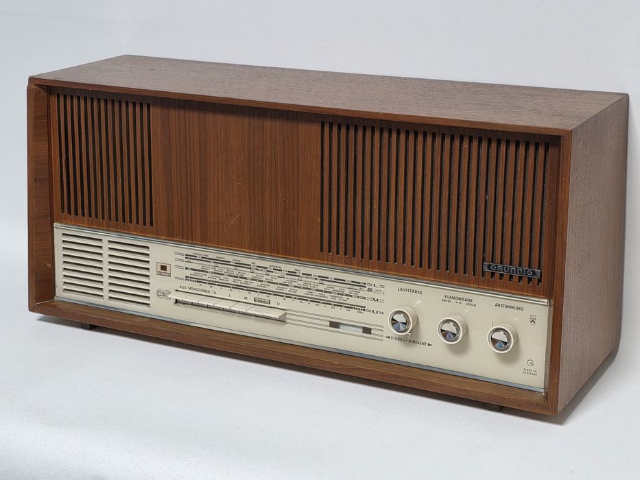 Rádio antigo reparado Grundig