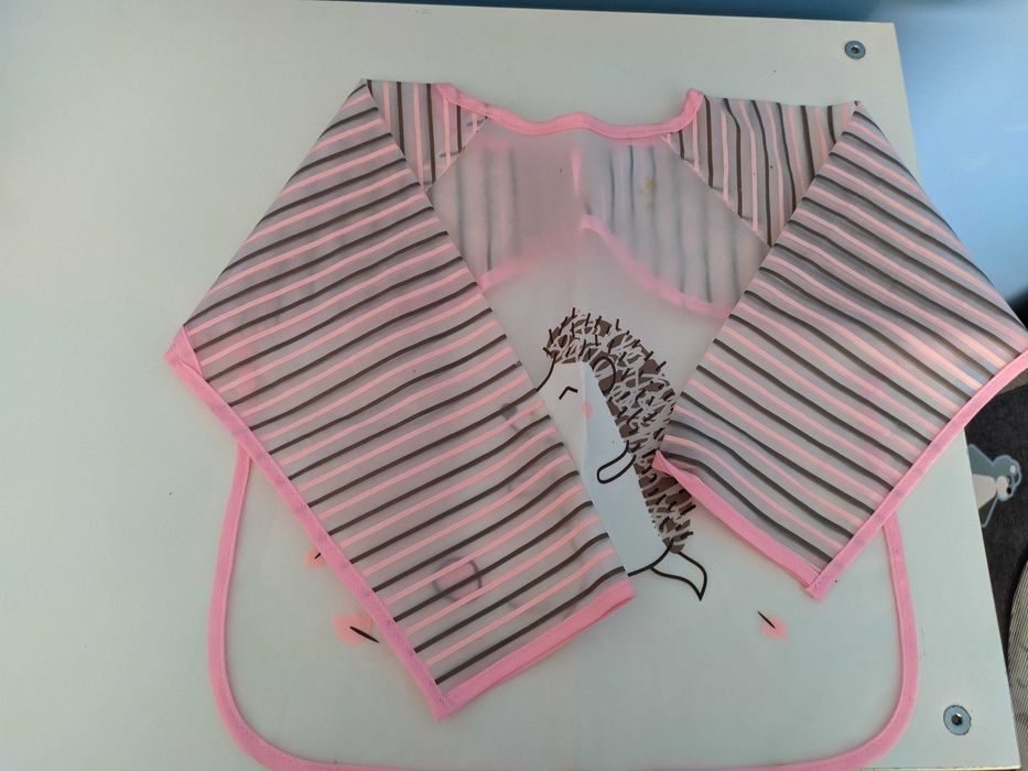 Babete plástico com mangas