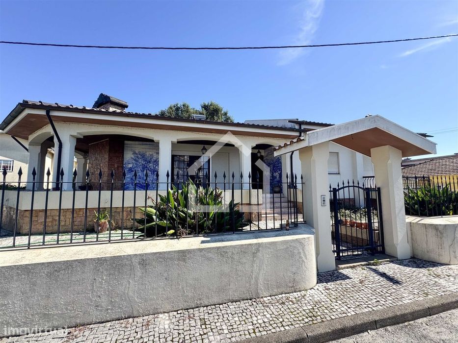 Moradia T3+1 com Jardim | Terreno de 1080m² | St Maria de Lamas