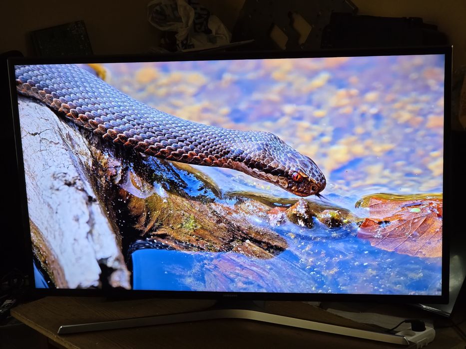 Продам телевізор 40" Samsung UE40MU6120W (4K, Smart TV)