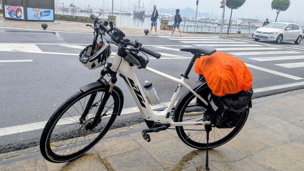 Bicicleta e bike KTM Macina tour