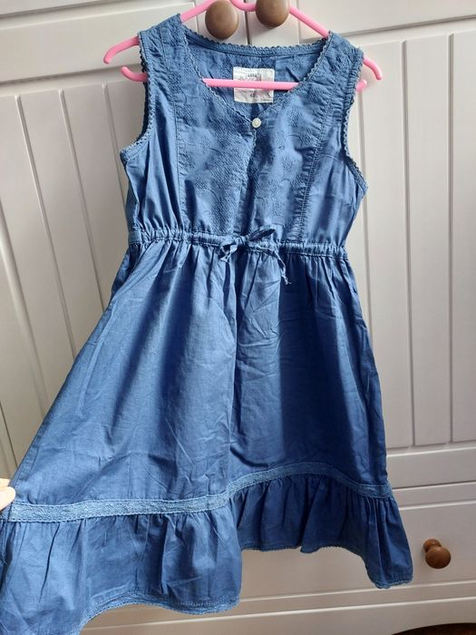 Sukienka 134 na 7-8lat koronkowe zakończenia