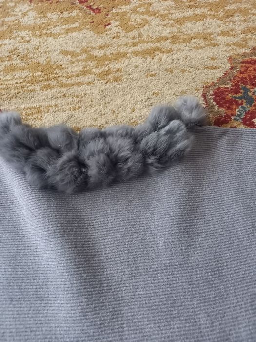 Szary sweterek z futerkiem made in Italy rozmiar M