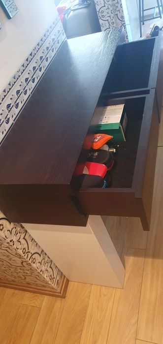 Aparador com 2 gavetas lindíssimo