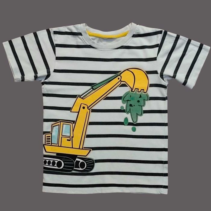 Zestaw 3 cz.: 2 szt. T-shirt + krótkie spodenki rozmiar 116/122 cm
