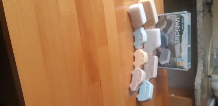 Продам набор детских каменных машинок в количестве 8шт