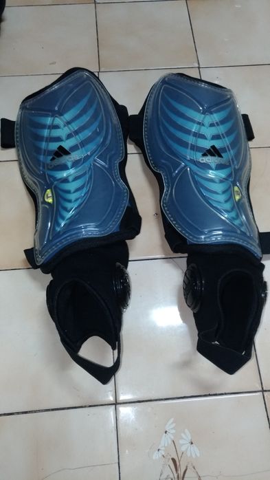 Caneleiras  de Futebol Adidas Novas