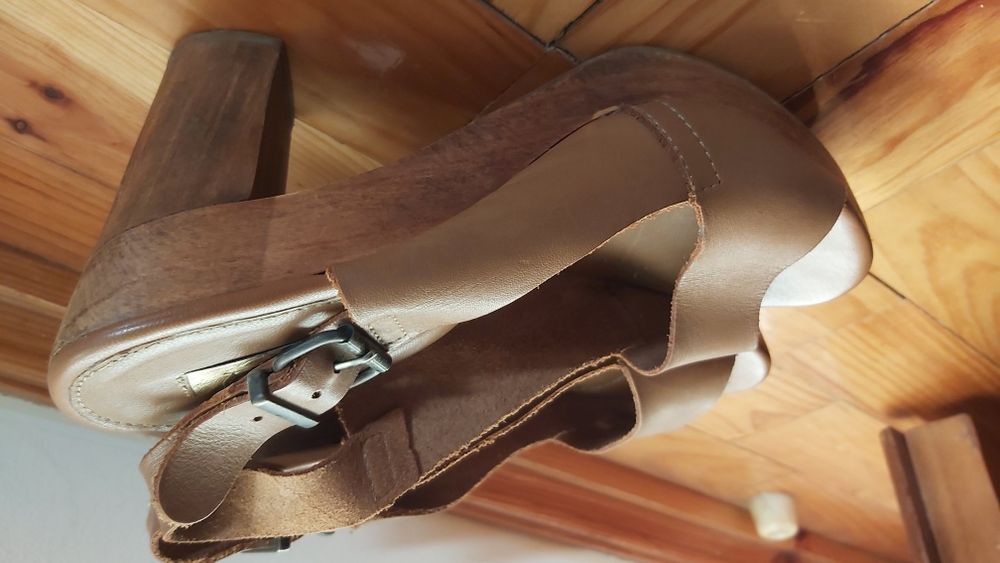 Sandálias camel Stradivarius 37