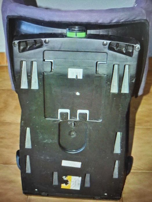 Cadeira auto - Bébéconfort, Axiss - Grupo 1 (9-18kg) - em bom estado