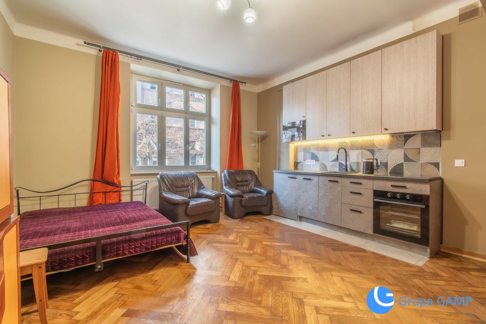 Studio w centrum| 2750 PLN total| Plac inwalidów