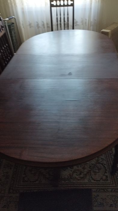 Mesa de sala e cadeiras