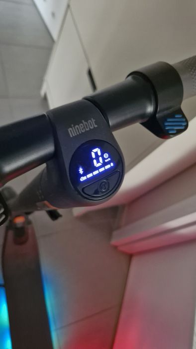Hulajnoga Segway Ninebot Es2 z ładowarką