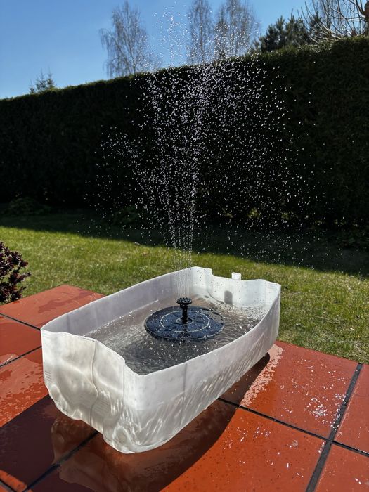 Fontanna solarna do oczka wodnego