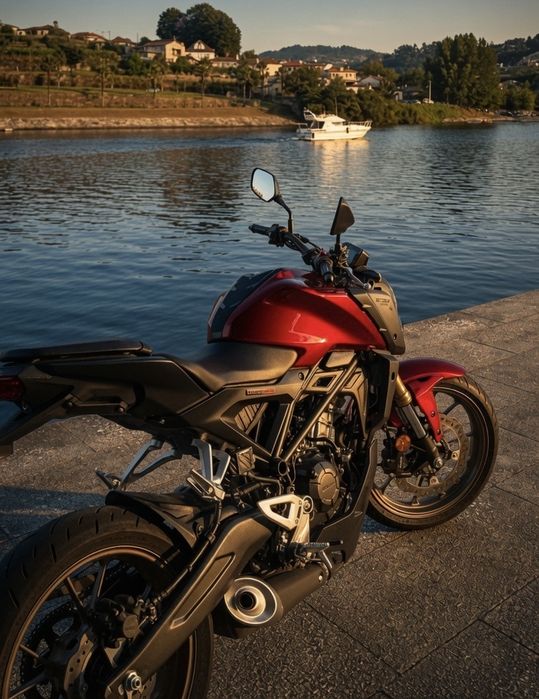 Honda CB125R 2024 - 7000kms APENAS
