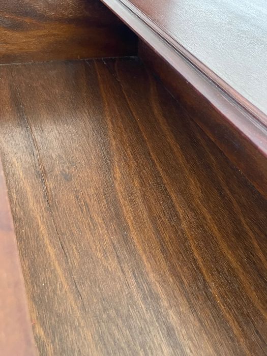 Cómoda gaveteiro em mogno estilo império