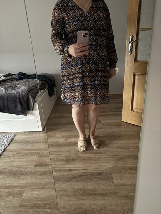 Nowa sukienka rozmiar  42/44 firmy reszka