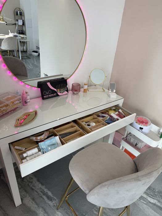 Meble dla stylistki toaletka stanowisko do brwi rzes makijazu