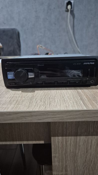Sprzedam radio Alpine UTE-200bt
