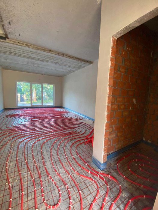 Продаж свого тауну прямо біля озера.Центральні комунікації