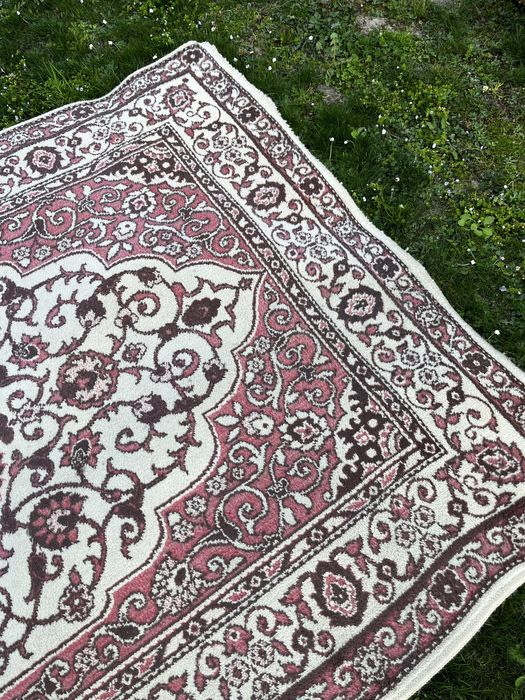 Продам килим на підлогу