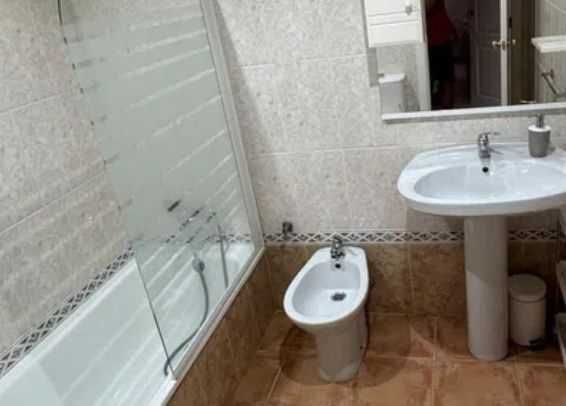 Arrendo T2 pronto a habitar