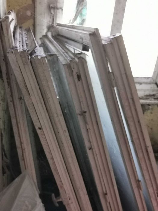 Oddam bezpłatnie 44 używane okna oraz kilka par drzwi