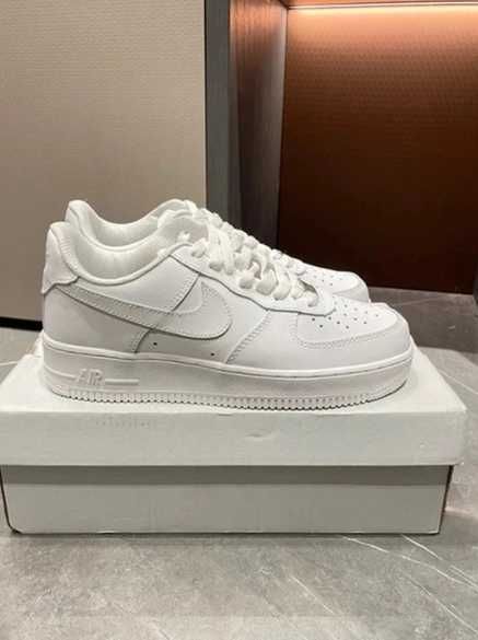 Nike Air Force 1 Low '07 White R.37.5