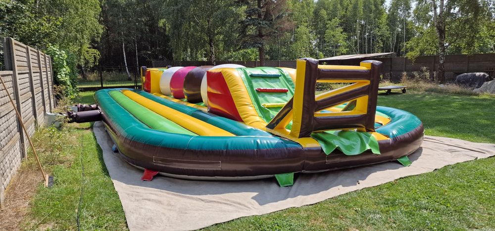 Dmuchaniec Wipeout bigballers tor przeszkód dmuchany farma ranczo