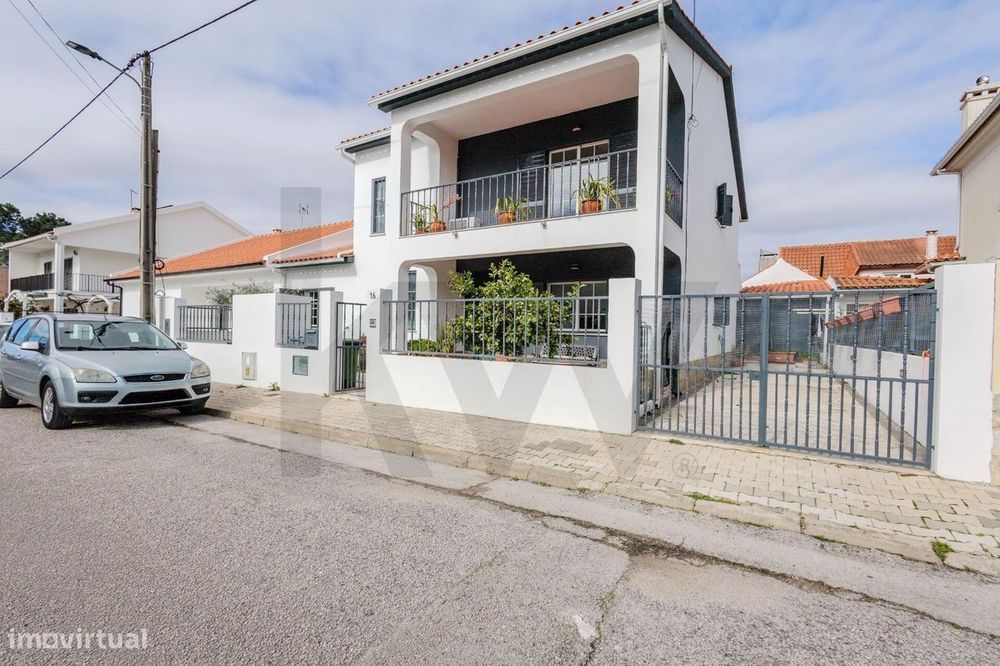 Moradia T4 + 1  com excelentes áreas – Pinhal de Frades, Seixal