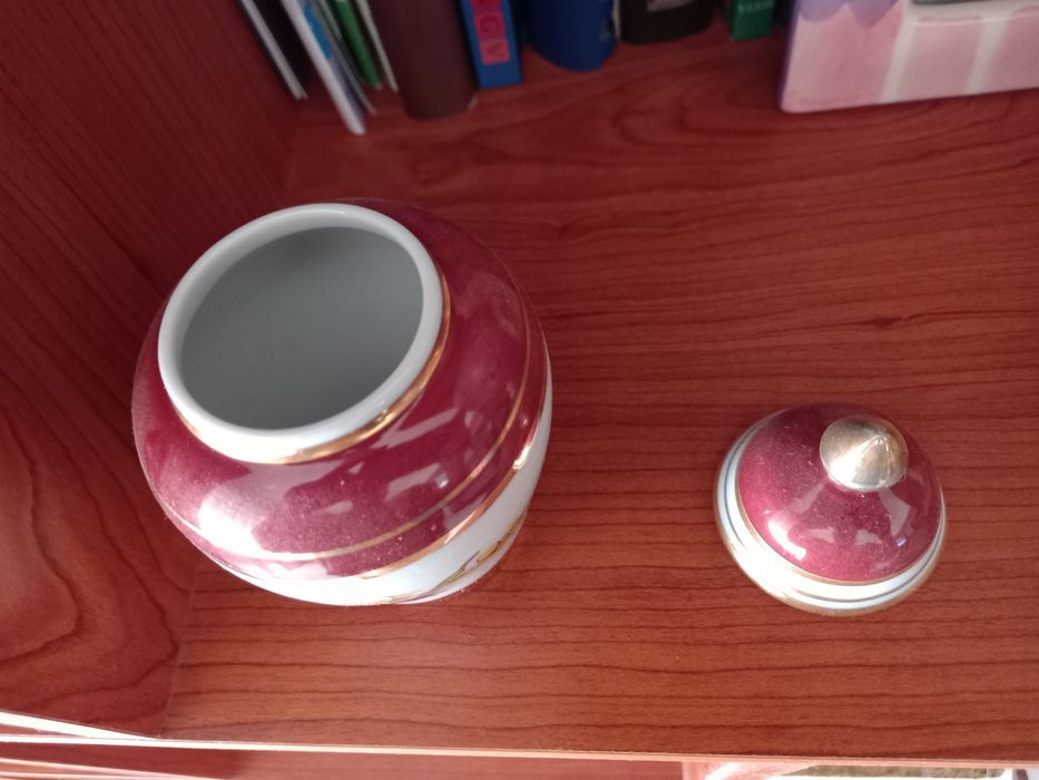 Pote pequeno em porcelana