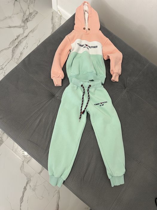 Продам детский костюм Tommy Hilfger