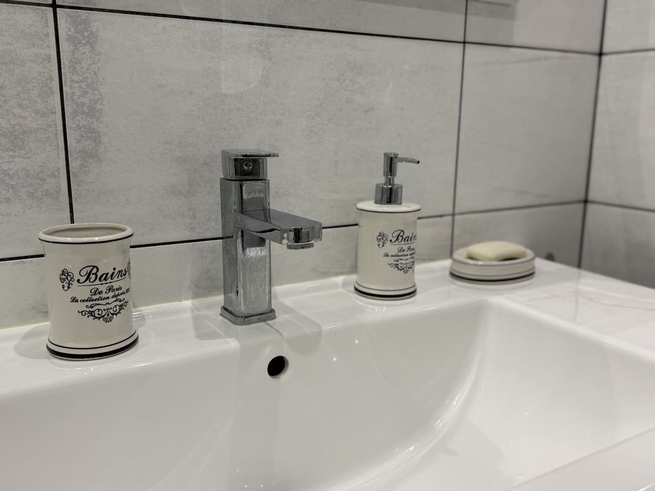 ЖК"Сімейний",Є СВІТЛО,зал.вокзал,Тяжилів,1-кім.квартира подобово