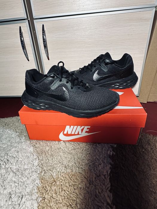 Кроссовки Nike Revolution размер 40