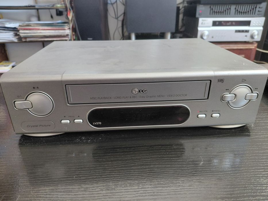 Відеомагнітофон LG LV270