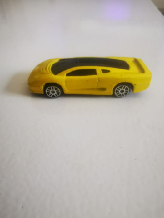 Jaguar XJ220 Maisto 1/64