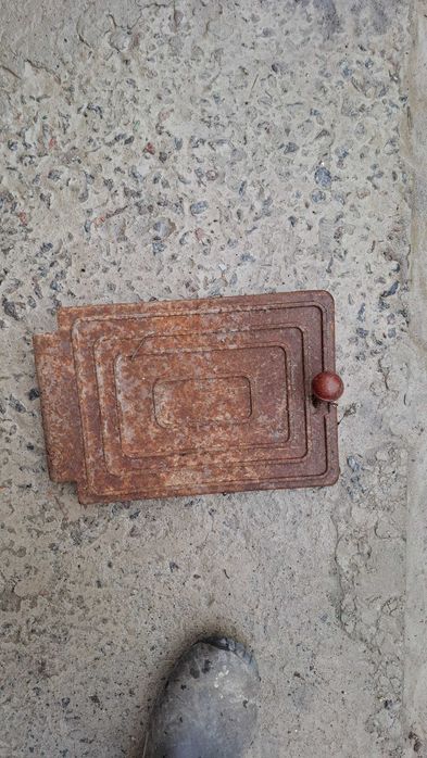 Чугунная дверца печи