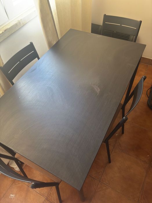 Mesa de Jantar + 4 Cadeiras
