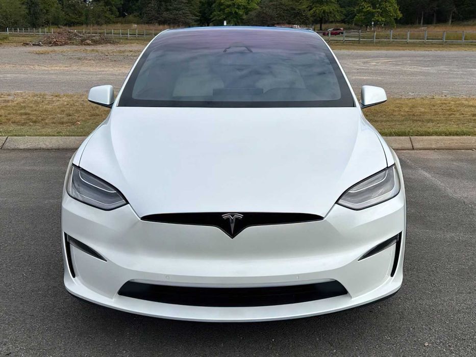 Tesla Model X Plaid      2022