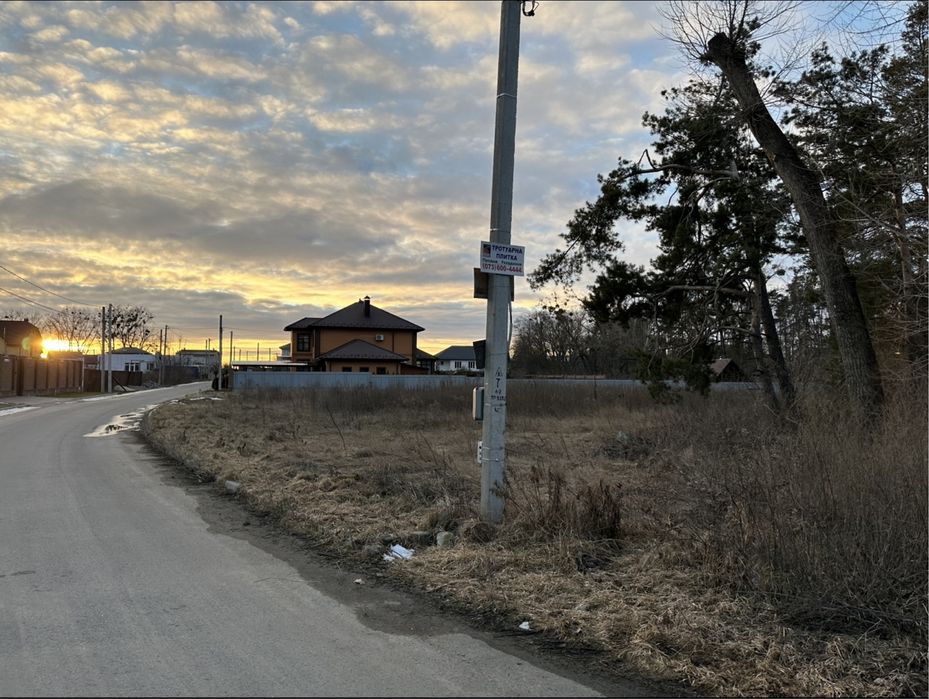 Земля . Кутова ділянка біля лісу с.Святопетрівське