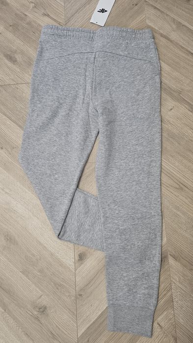 Spodnie dresowe dziecięce 4F ocieplane